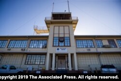 En la imagen el edificio de la Oficina de Comisiones Militares utilizado para las audiencias de la Junta de Revisión Periódica, el jueves 18 de abril de 2019, en la Base Naval de la Bahía de Guantánamo, Cuba.