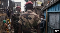 Lundi, la traque pour trouver les responsables continuait, avec le déploiement d'hélicoptères militaires et de troupes au sol.