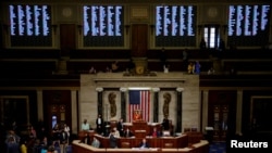 La presidenta de la Cámara de Representantes de EE.UU, Nancy Pelosi, encabezando una sesión legislativa el 24 de junio de 2022. 