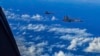 Jet tempur Komando Teater Timur Tentara Pembebasan Rakyat China melakukan latihan tempur bersama di sekitar Pulau Taiwan, 7 Agustus 2022. (Foto: Gong Yulong/Xinhua via AP)