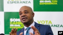 Luis Gilberto Murillo, quien fue compañero de fórmula del candidato presidencial de la Coalición Esperanza, Sergio Fajardo, habla durante una conferencia de prensa, en Bogotá, el 17 de marzo de 2022.