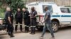 ARCHIVES - Des agents de police et des urgentistes sud-africains à Durban, le 18 avril 2022.