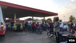Bomba de gasolina em Malanje