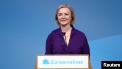 Liz Truss menyampaikan sambutan usai diumumkan sebagai Perdana Menteri Inggris berikutnya di The Queen Elizabeth II Centre di London, Inggris 5 September 2022. (REUTERS/Hannah McKay)