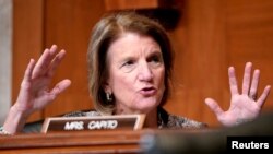 La senadora republicana Shelley Moore Capito preside la negociación de su partido para un aumento del presupuesto de EE. UU. ante una propuesta de los demócratas en la Casa Blanca.