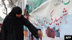 په ای پي اېس کې د وژل شویو ماشومانو میندې او پلاران وایي نهه کاله د تېرېدو باوجود یې هم دغه پیښه نه ده هېره کړې، انصاف یې نه دی ترلاسه کړی اوس به د خپلو بچو دپاره انصاف د ملګرو ملتونو څخه غواړي
