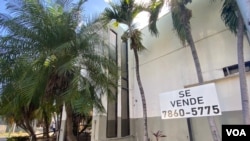 Un edificio que funcionaba como sucursal bancaria ahora esta a la venta en Nicaragua. Foto Daliana Ocaña, VOA.