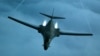 Sebuah B-1B Lancer dari Angkatan Udara AS dalam misi tempur untuk mendukung serangan di Afghanistan. Militer AS pada 28 Agustus 2021 menyerang anggota ISIS setelah serangan bom bunuh diri di luar bandara Kabul, Afghanistan. (Foto: Cedric H.Rudisill/USAF via REUTERS)