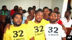 Dionisio Gonçalves Casimiro "Carbono", Francisco Jamba "Kassaluka", Afonso Matias, Bernardo António Pascoal e Alexandre Dias Santos, no Tribunal de Polícia de Luanda onde foram condenados a três meses de prisão por ofensas corporais e desobediência à aut