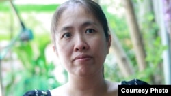 រូបឯកសារ៖ អ្នក​ស្រី ​Me Nam ដែល​​ប្រែ​ថា​ «មាតា​ផ្សិត» ជា​​អ្នក​សរសេរ​អត្ថបទ​ប្លុក​ជន​ជាតិ​វៀតណាម​ ​ទទួល​បាន​ពាន​រង្វាន់​ស្ត្រី​អន្តរជាតិ​សម្រាប់​​ភាព​ក្លាហាន ពី​ស្ត្រី​ទី​មួយ ​លោក​ស្រី ​Melania Trump​។