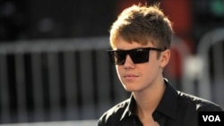 Justin Bieber negó las acusaciones aunque no dijo se aceptará la prueba de ADN para desmentir su paternidad.