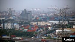 Kawasan Perdagangan Bebas di distrik Pudong, Shanghai, 29 September 2013. (Foto: Reuters/Arsip)
