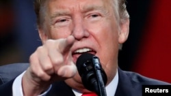 Presiden AS Donald Trump hari Rabu (3/1) berjanji akan memberi dukungan kepada rakyat Iran. 
