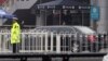 El paso elevado del metro de la Ciudad de M&#233;xico se derrumb&#243; sobre la carretera dejando varios muertos.