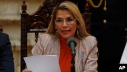 La presidenta interina de Bolivia, Jeanine Añez, en una conferencia de prensa en La Paz, el 28 de noviembre de 2019.