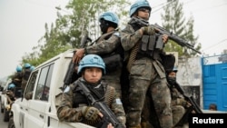 Membros da MONUSCO asseguram a evacuação do pessoal não essencial da ONU, na sequência do combate entre os rebeldes M23 e as FARDC, em Goma.