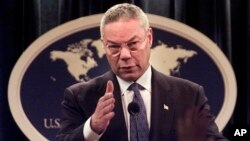 រូបឯកសារ៖ លោក Colin Powell នៅ​ពេល​ដែល​លោក ជា​រដ្ឋមន្ត្រី​ការបរទេស​សហរដ្ឋ​អាមេរិក​ ថ្លែង​ក្នុង​សន្និសីទ​សារព័ត៌មាន​មួយ​នៅឯ​ក្រសួង​ការបរទេស ក្នុង​រដ្ឋធានី​វ៉ាស៊ីនតោន កាលពី​ថ្ងៃទី១៧ ខែកញ្ញា ឆ្នាំ២០០១។