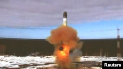 러시아가 20일, 차세대 대륙간탄도미사일(ICBM)인 RS-28 '사르맛'의 첫 시험발사에 성공했다며 사진을 공개했다.