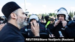 Detalj sa protesta pristalica Srpske pravoslavne crkve protiv Zakona o slobodi vjeroispovesti