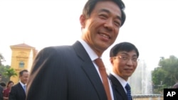 如今被中国政府宣传机器妖魔化的薄熙来资料照