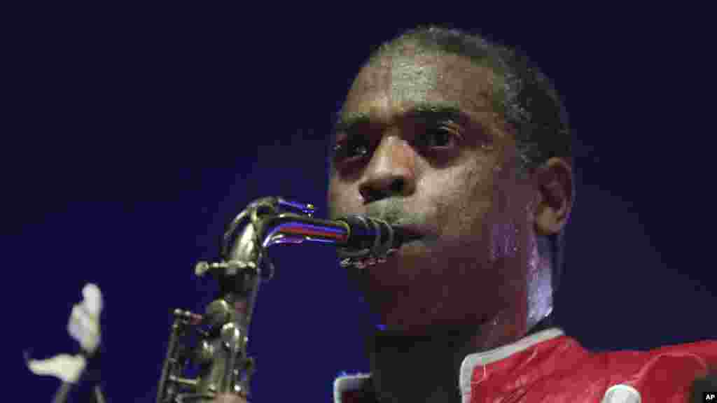Shi ma Femi Kuti, dan marigayi Fela Anikulapo Kuti, na daga cikin mawakan da suka burge jama'a lokacin bukin tunawa da marigayi Fela Anikulapo Kuti a Lagos, ran litinin 19 Oktoba, 2015.