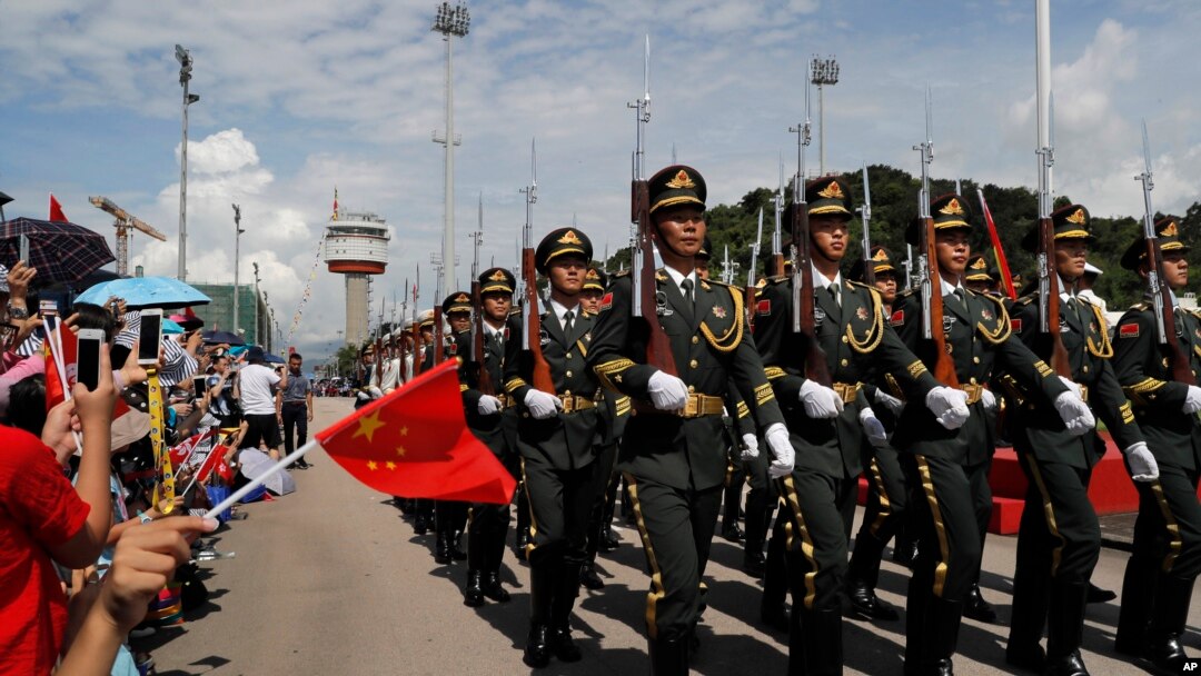 中國駐港部隊2019年6月30日在香港昂船洲海軍基地為紀念香港主權移交22週年舉行升旗儀式。