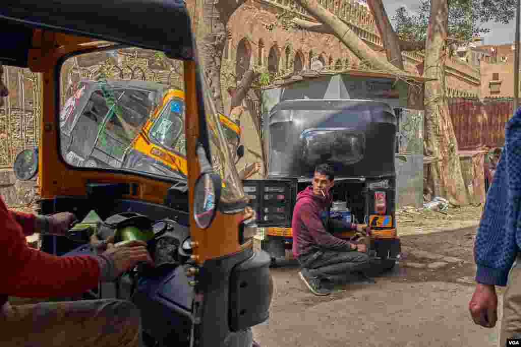 Karem Elsawy says, "I used to trade in cereals for animals, plus fixing motorbikes, but, since many people started to invest in Toktoks, I have decided to focus all my work on just fixing toktoks." (H. Elrasam/VOA)