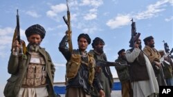 Afg'onistonning Nangarhor viloyatidagi jangchi guruhlar.