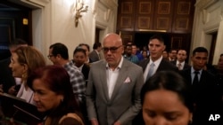 Jorge Rodríguez, presidente de la Asamblea Nacional, sale después de una sesión en Caracas, Venezuela, el jueves 15 de junio de 2023. (Foto AP/Ariana Cubillos)