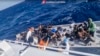 Pescadores hallan bote con 20 cadáveres frente a costa noreste de Brasil, reportan medios