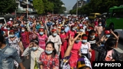 စစ်အာဏာသိမ်းမှုကို ဆန့်ကျင်ဆန္ဒပြနေတဲ့ ရန်ကုန် အမျိုးသမီးထု (၀၆၊၀၂၊ ၂၀၂၁)