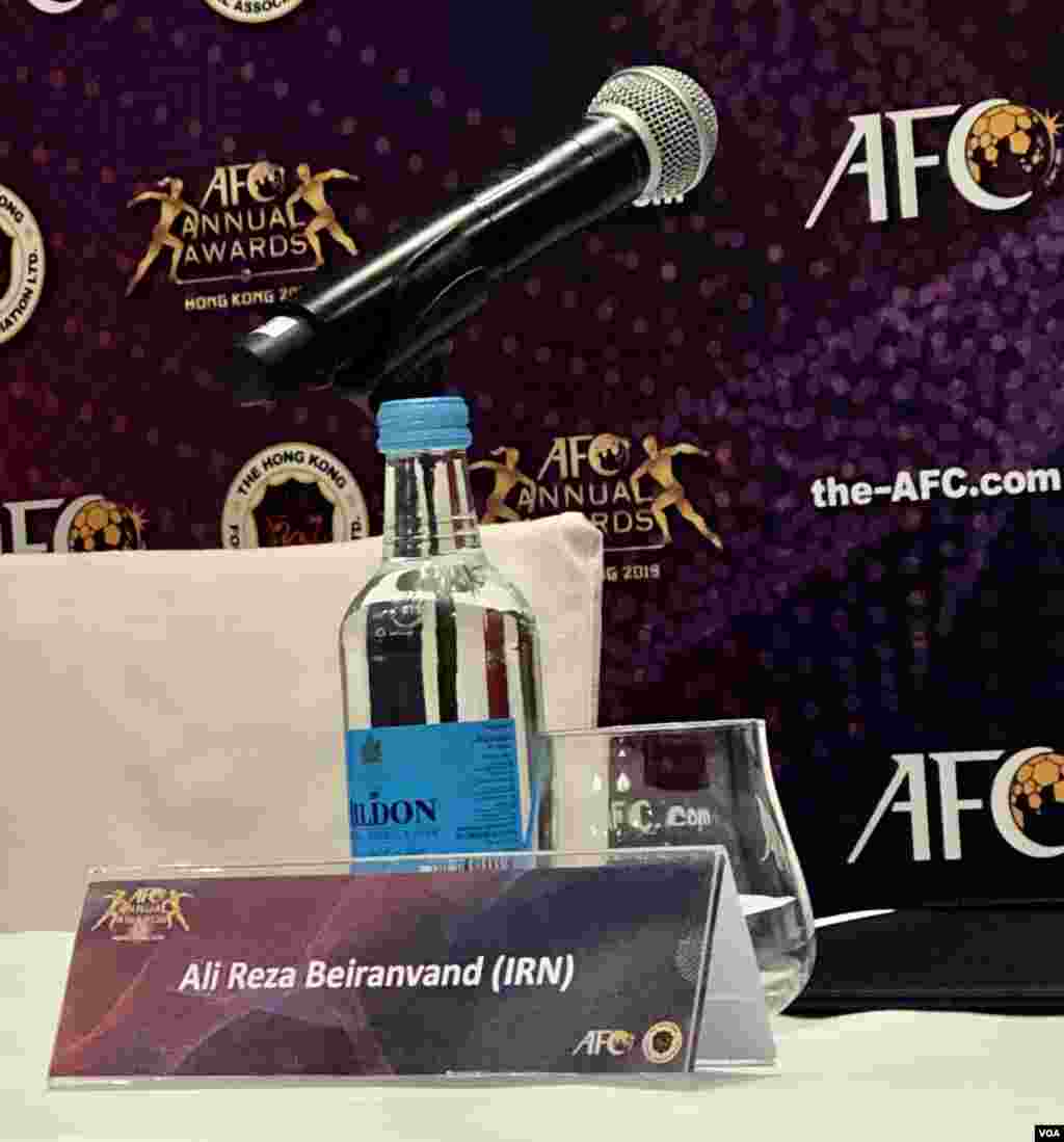 نشست خبری پیش از مراسم بهترین‌های فوتبال آسیا - علیرضا بیرانوند در نشست خبری AFC شرکت نکرد. گفته شد که او سوگوار مرگ یکی از بستگان خود است و به این مراسم نرسید.