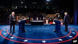 2020-yilning 22-oktabri: Tennessi shtatining Neshvil shahrida Jo Bayden va Donald Tramp debatda 