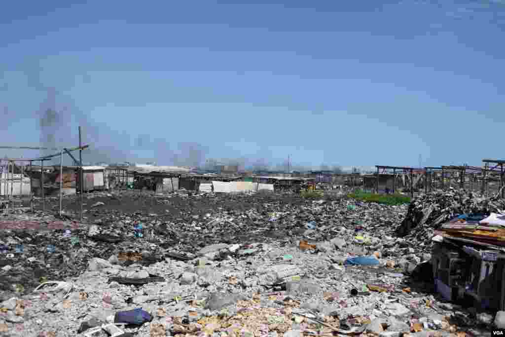 Smoke rises from burning electronics over the Agbogbloshie neighborhood, Accra, Ghana, Oct. 27, 2014. (Chris Stein/VOA)