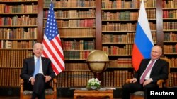 Nga takimi i qershorit të vitit 2021 ndërmjet presidentit amerikan Joe Biden dhe presidentit rus, Vladimir Putin. 