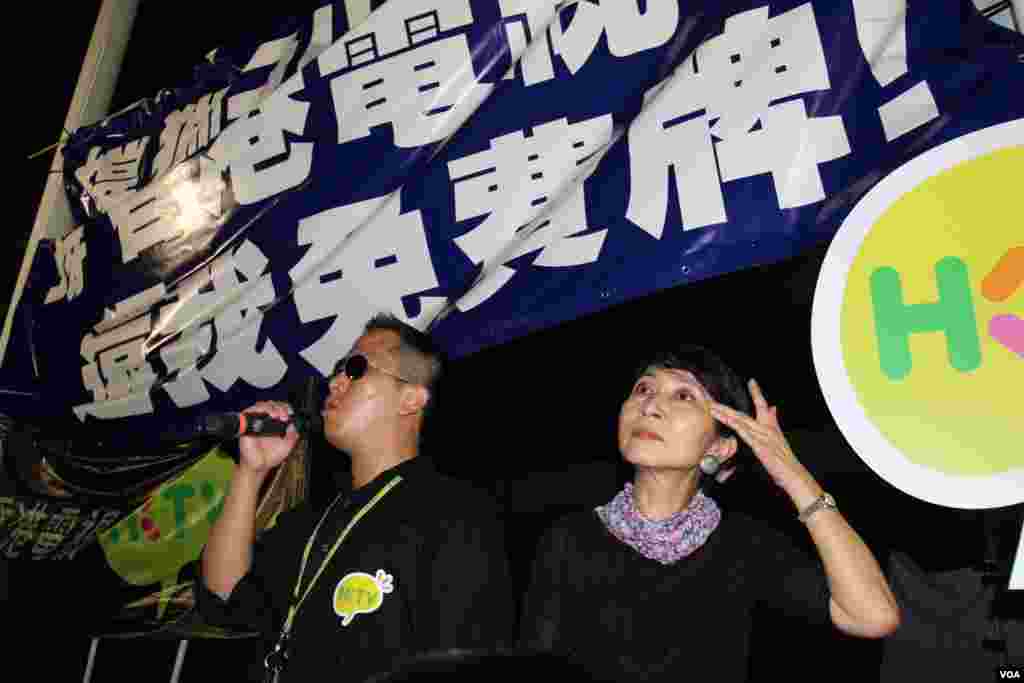 數萬香港市民遊行到政府總部集會抗議政府電視發牌黑箱作業(美國之音圖片/海彥拍攝)