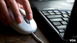 Los usuarios de la Internet han utilizado sitios informativos y redes sociales para ayudar a sus vecinos haitianos.