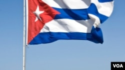 Obama dijo que el embargo continuará hasta que La Habana tome medidas hacia reformas democráticas.