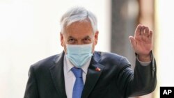 El presidente de Chile, Sebastián Piñera, llega al palacio presidencial de La Moneda en Santiago, Chile, el 8 de noviembre de 2021.