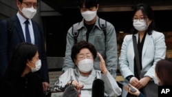Former South Korean comfort woman Lee Yong-soo, center, speaks before leaving the Seoul Central District Court in Seoul, South Korea, April 21, 2021. 