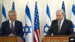 AQSh mudofaa vaziri Chak Xeygel (chapda) va Isroil bosh vaziri Benyamin Netanyaxu, Quddus, 23-aprel, 2013-yil