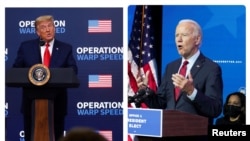 Foto kombinasi Presiden terpilih AS Joe Biden saat mengumumkan pejabat layanan kesehat dan Presiden Donald Trump memaparkan Operasi Vaksinasi "Warp Speed", 7 Desember 2020.