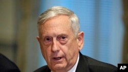 Menteri Pertahanan Jim Mattis di Pentagon, 19 Oktober 2017. (Foto: dok).