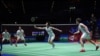 Marcus Fernaldi Gideon dan Kevin Sanjaya Sukamuljo (kanan) berhadapan dengan pasangan Jepang Hiroyuki Endo dan Yuta Watanabe (tidak nampak pada gambar) dalam laga final ganda putra All England Birmingham, Inggris, 15 Mei 2020. (Foto: Oli Scaref/AFP/Dok).