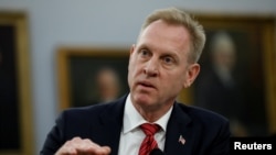 Shanahan le comentó a reporteros en el Pentágono que él primero escuchó la intención del presidente de nominarlo mientras estaba en la Casa Blanca el jueves temprano.