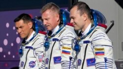 Un astronauta de ascendencia latina regresa a la tierra en una misión que duro más de un año

