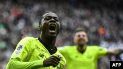 Nicolas Pepe célèbre son but contre Saint-Etienne, central, France, le 10 mars 2019