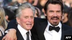 Oscarlı Oyuncu Michael Douglas Gırtlak Kanseri