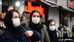 زنان در خیابانی در ایران. آرشیو