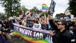 Este 17 de mayo se conmemora el Día Internacional contra la Homofobia, transfobia y bifobia, en muchos países los derechos de la comunidad LGBTI siguen restringidos.